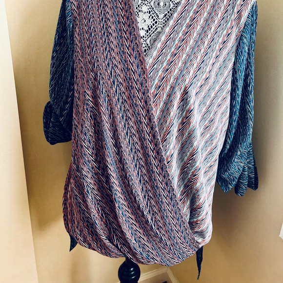 BEAUTIFUL BCBG DRAPE BLOUSE - Picture 2 of 7